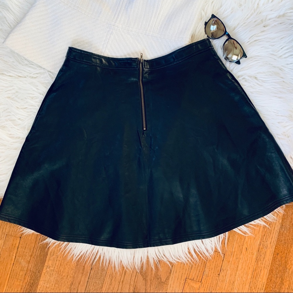 โ๐ป๐ฟsoldโ๐ป๐ฟ TINLEY ROAD NWT black vegan l - Picture 3 of 8